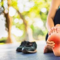 Quais os principais sintomas da fascite plantar